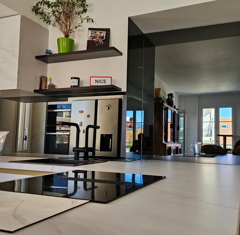 Photo de crédence + double vitrage + fenêtre sur mesure + coulissant aluminium + verre + fenetre