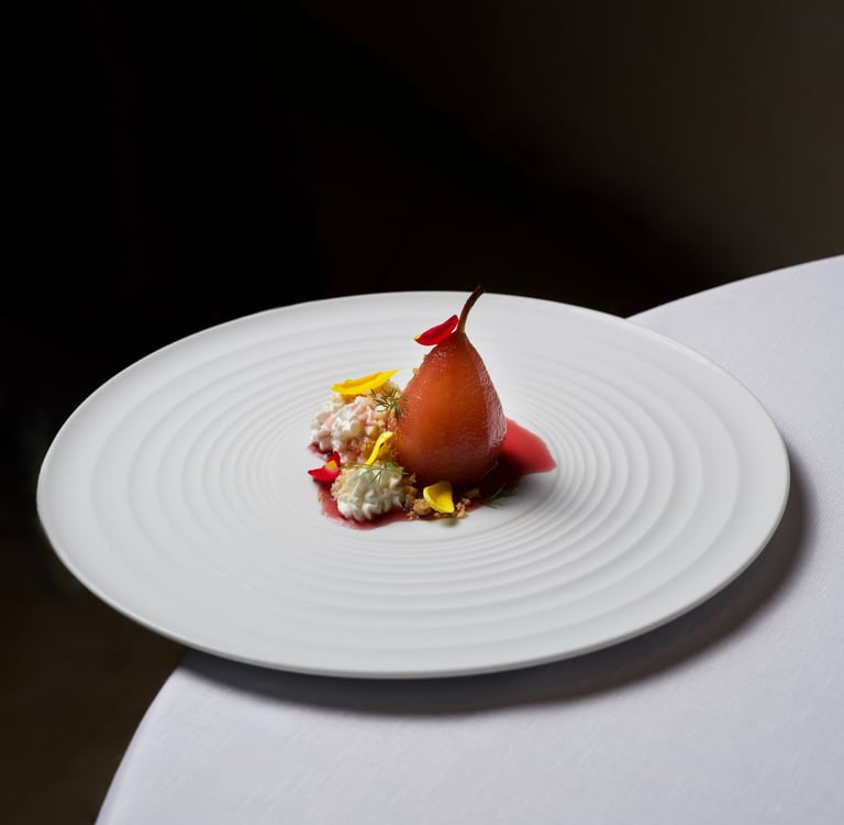 Pera cotta nel vino rosso di Montalcino con crema - Pear poached in Montalcino red wine with cream