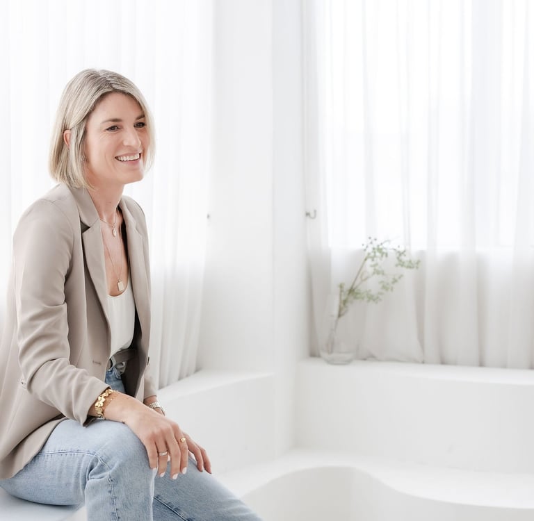 Yvonne, trauma-informed psychotherapist, gentle and approachable headshot