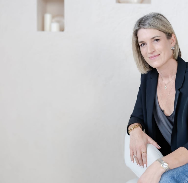 Yvonne, trauma-informed psychotherapist, gentle and approachable headshot