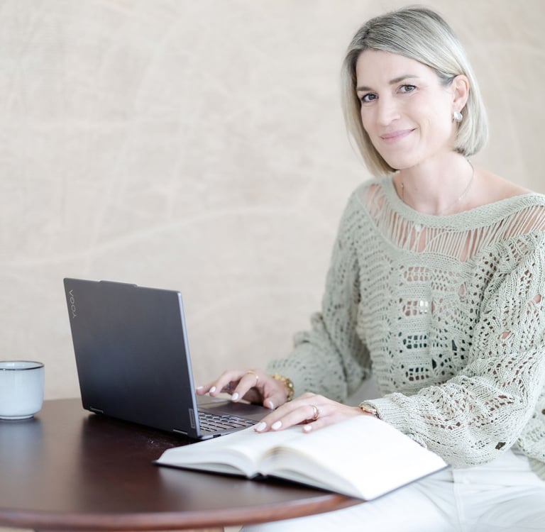 Professional portrait of therapist Yvonne, looking warm, calm and approachable