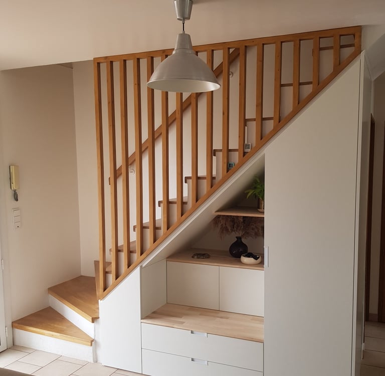 Agencement sous escalier sur mesure