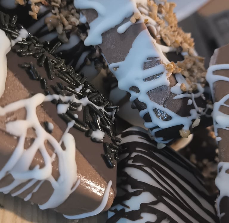 Paletas cubiertas con doble chocolate