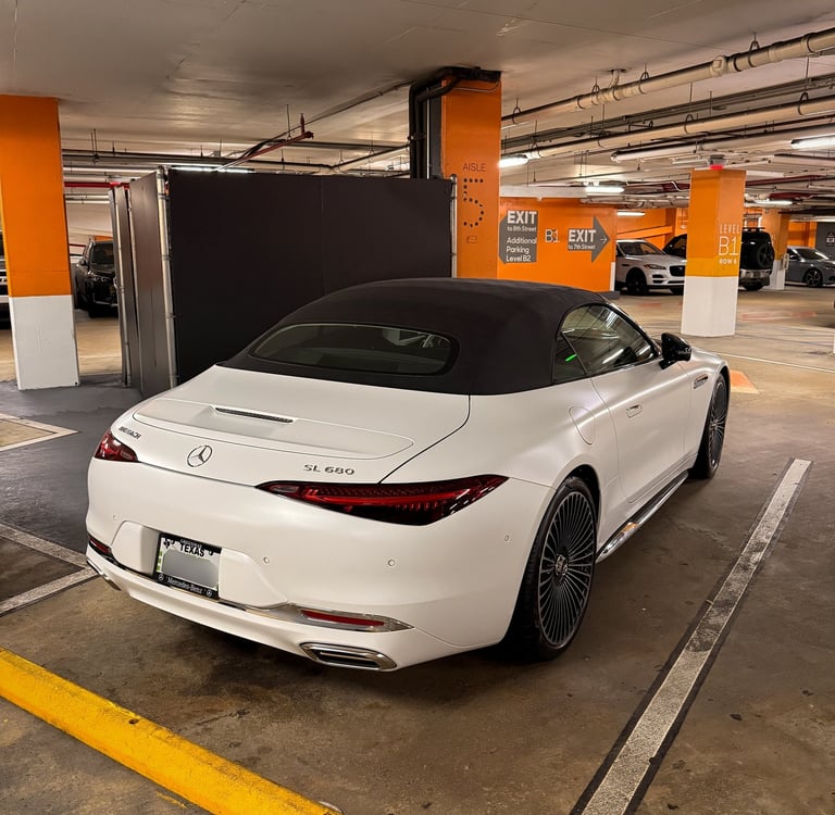 Mercedes-Maybach SL 680 right rear 3/4th view