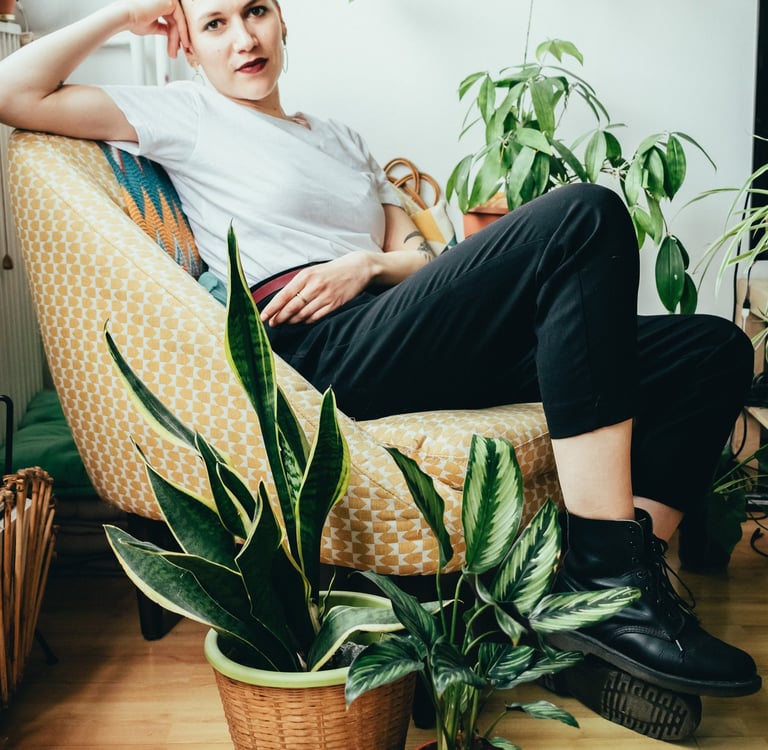 Portrait professionnel en lumière naturelle à Paris, séance photo lifestyle par Carine Lebrun