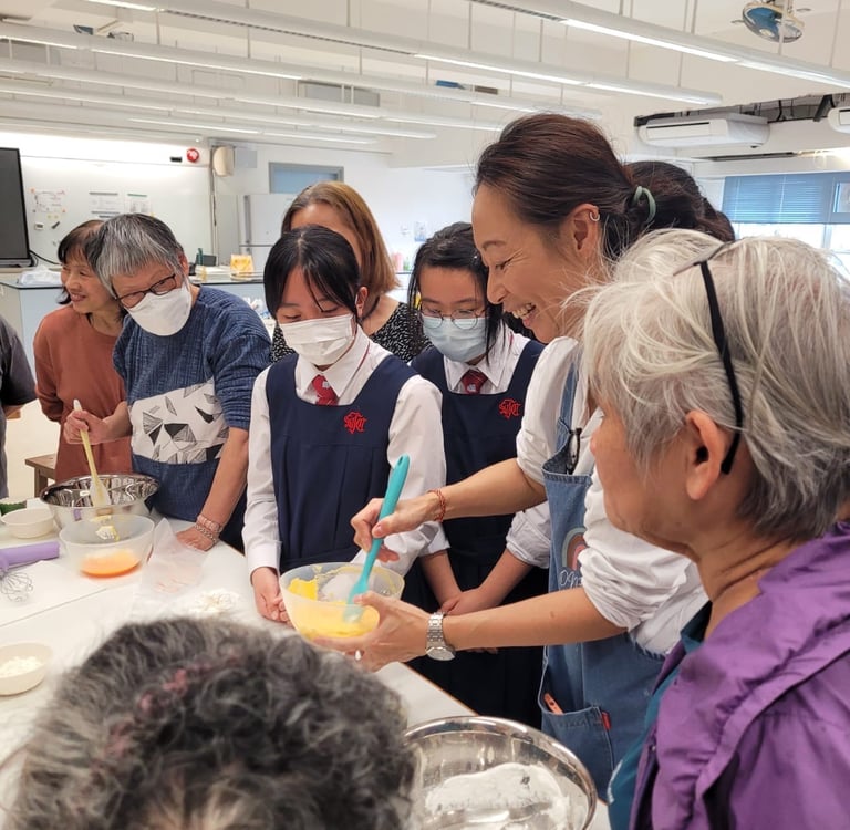 跨代共融烘焙活動學生與長者一起製作甜品