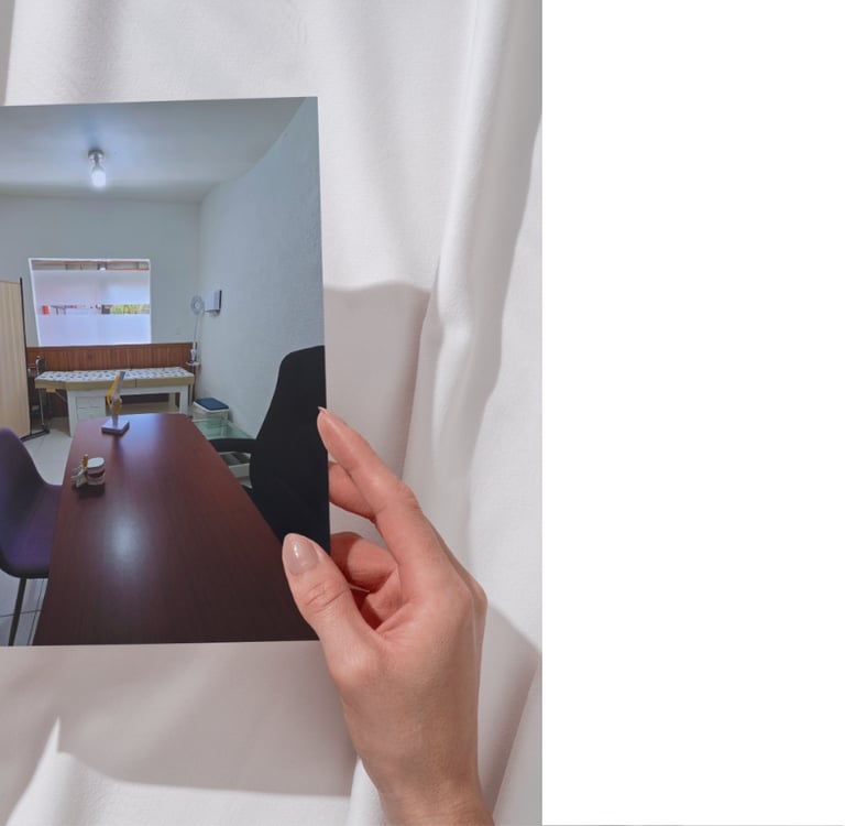 Consultorio médico en una postal.