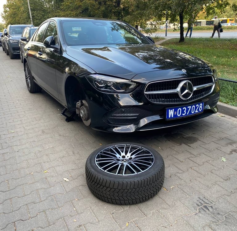 Замена колеса. Пробито колесо