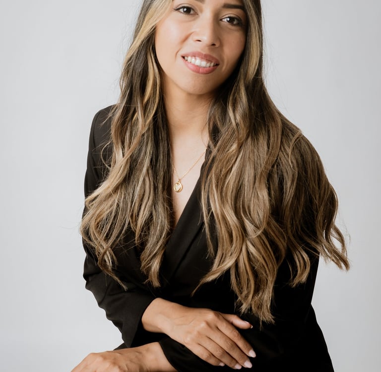 Abogada especializada en Ley de Segunda Oportunidad asesorando a cliente para cancelar deudas