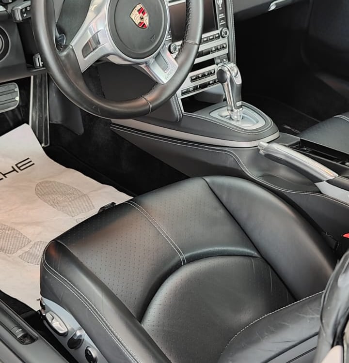 Porsche 911 - Pulizia e lavaggio interni