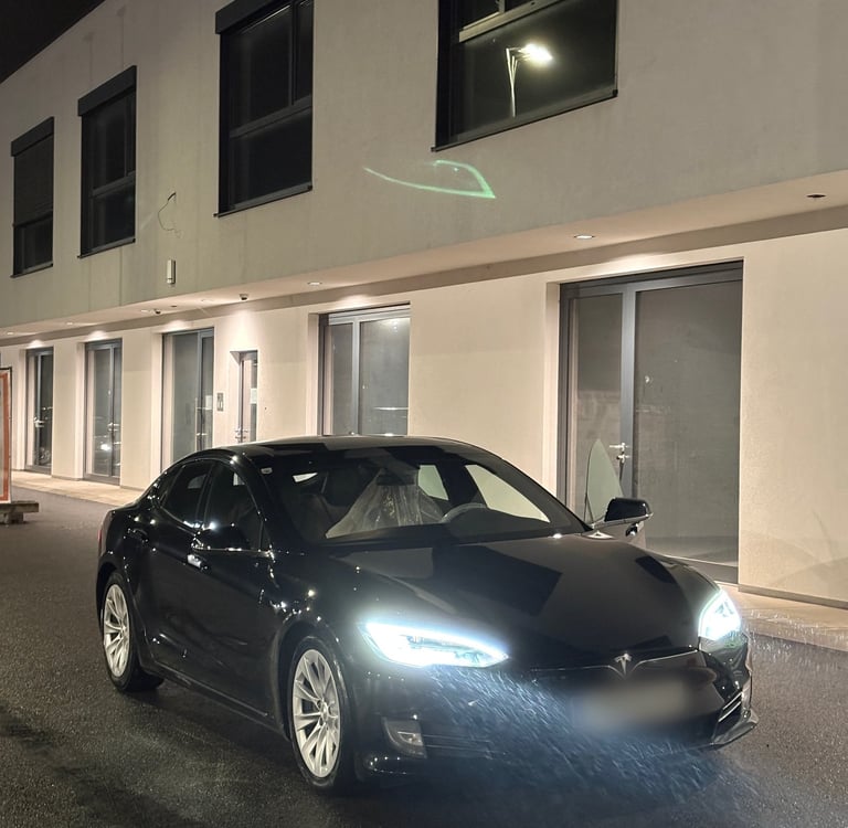 tesla-mercedes-bmw-audi-innen-reinigung-außen-reinigung-autoaufbereitung-kfz-aufbereitung-leibnitz