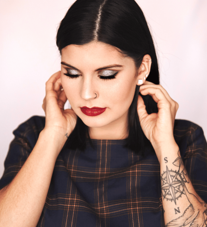 femme maquillée professionnellement