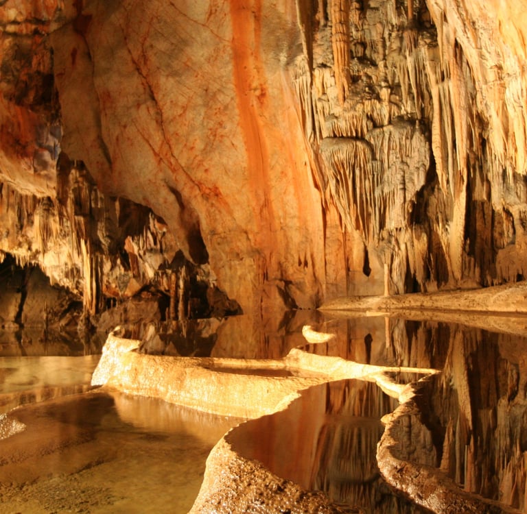 Rimstone baseinas Domica urve, Slovakijos Respublikoje Von Jojo, en:Jojo_1, pl:Joj