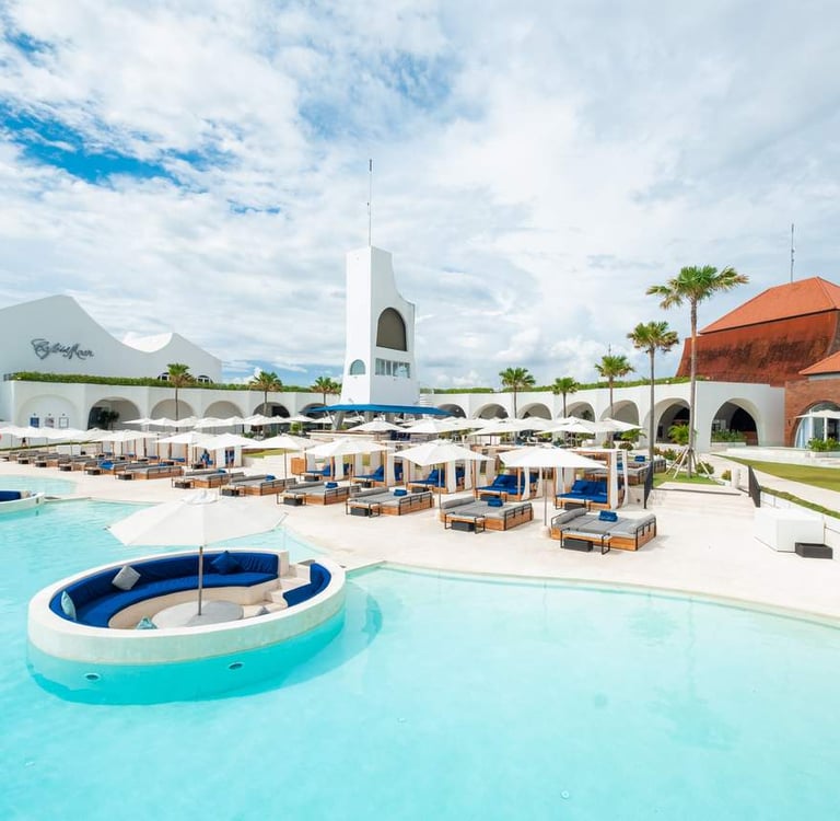 6. Café del Mar Beach Club