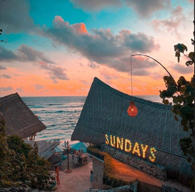 Sundays Beach Club