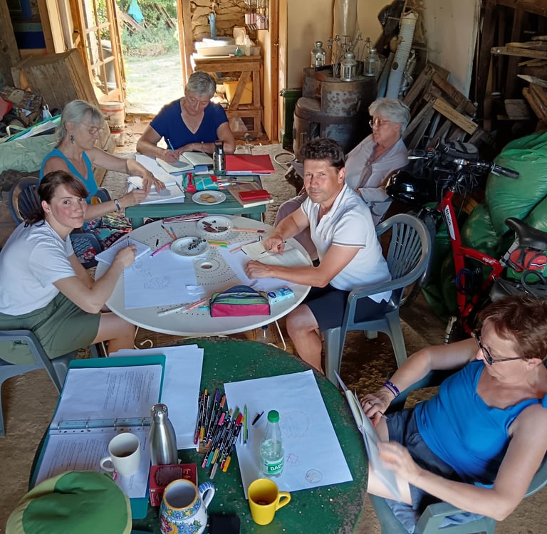 Les ateliers d'écriture collectifs permettent d'échanger sur son parcours et partager son avancée.