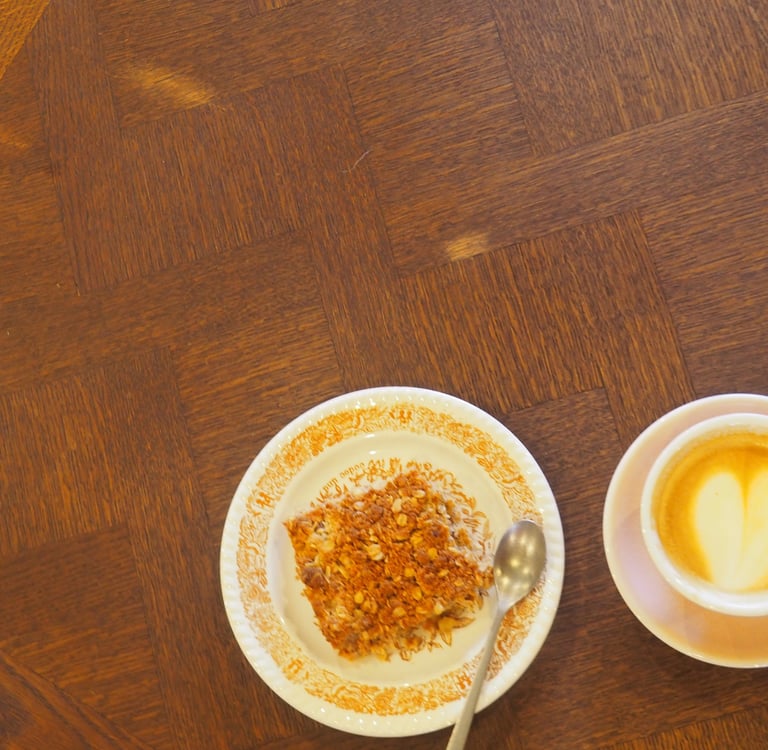 Latte avec crumbles sans gluten, gluten free, fruits bio, locaux et de saison 