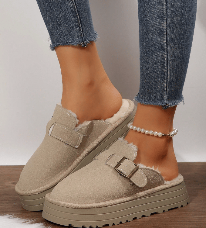 Women’s black slip-on platform loafers with chunky heels, stylish and comfortable winter shoes for s