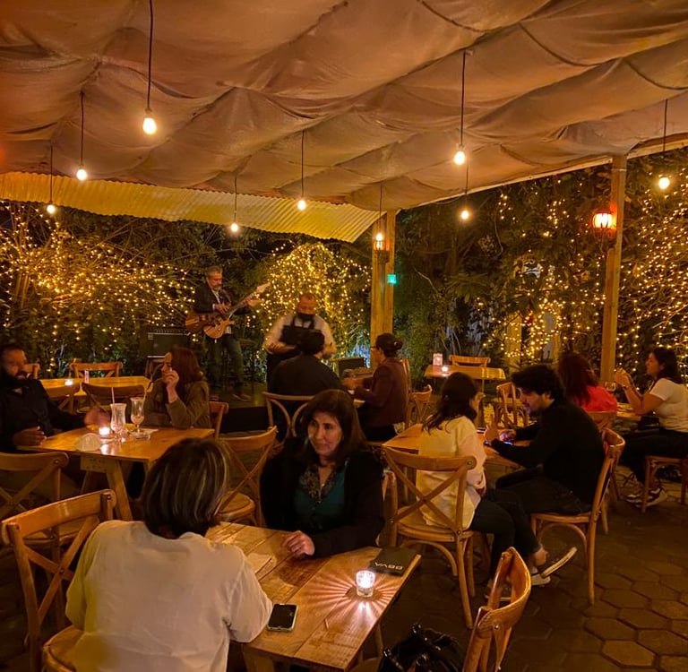 Noches en Penélope Café