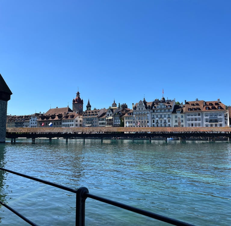 View over the old town of Luzern and the Chapel Bridge