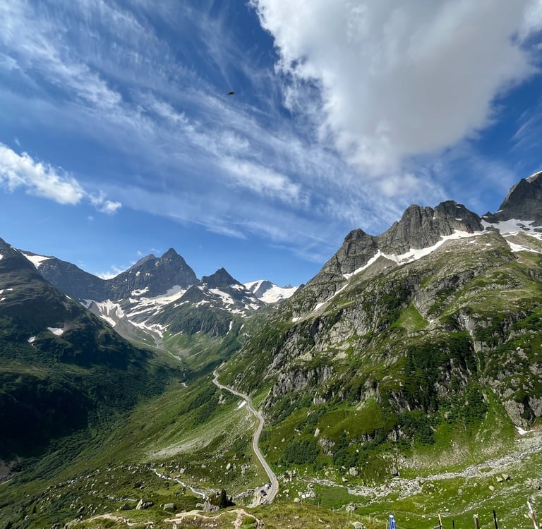 The Susten Pass road from the trail up to Sustlihütte