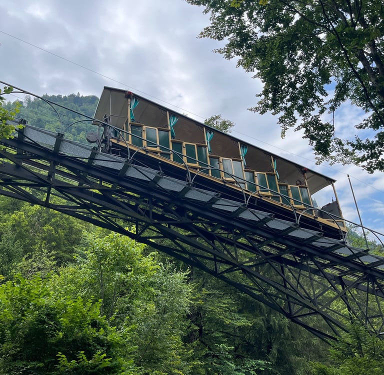 The historic funicular to the Grandhotel Giessbach