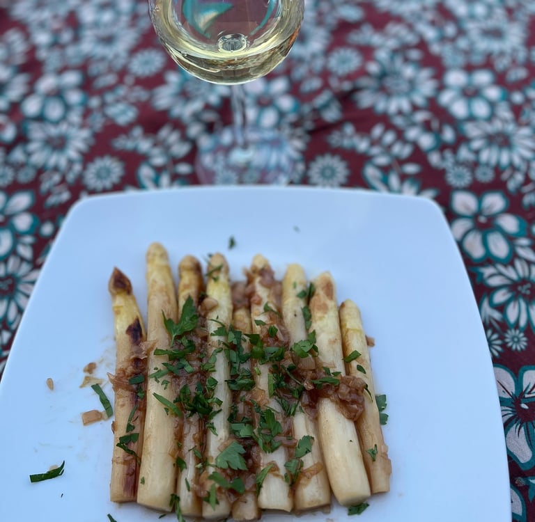 Asperges alsaciennes à la vigneronne chez Marmite &Papillote