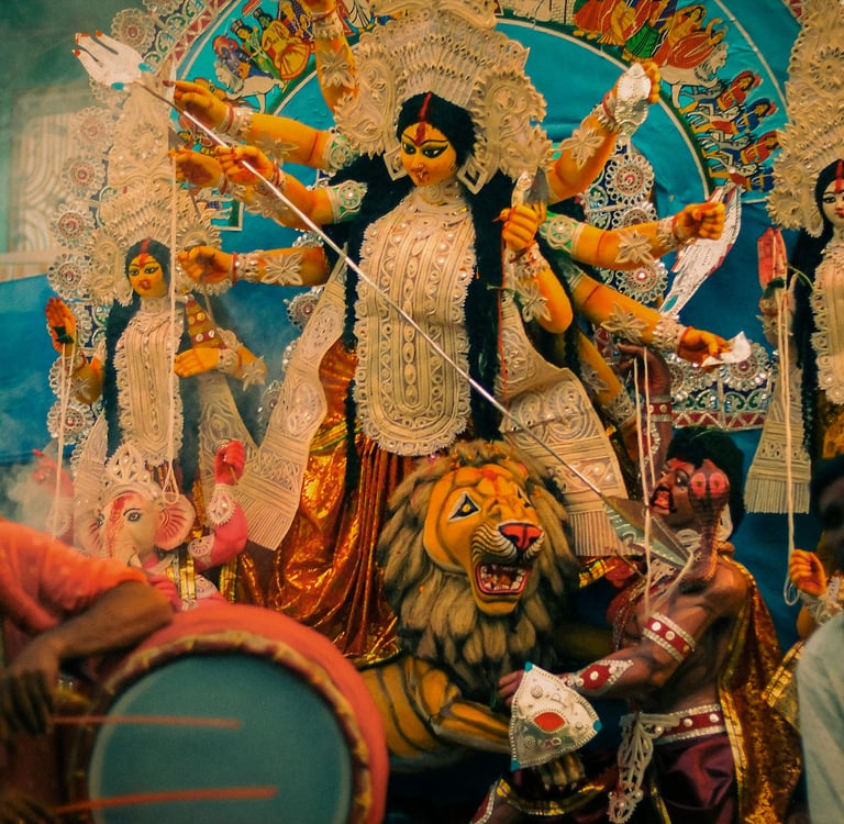 Representação de deuses adorados até os dias de hoje e que estão no inconsciente coletivo da humanid