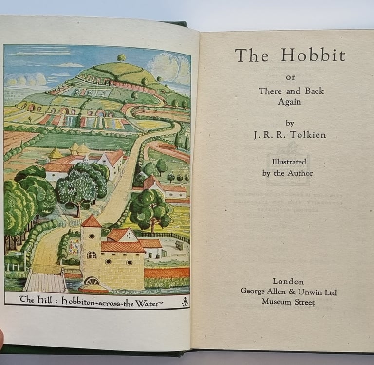 Capa do livro O Hobbit de J.R.R. Tolkien