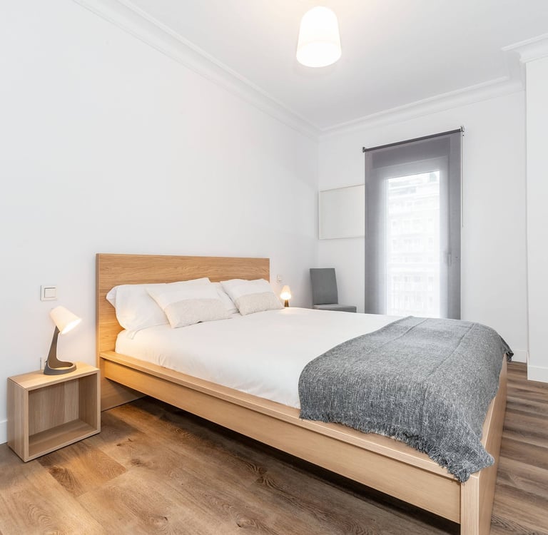 Double bedroom with full-length window, Anne apartment San Sebastian