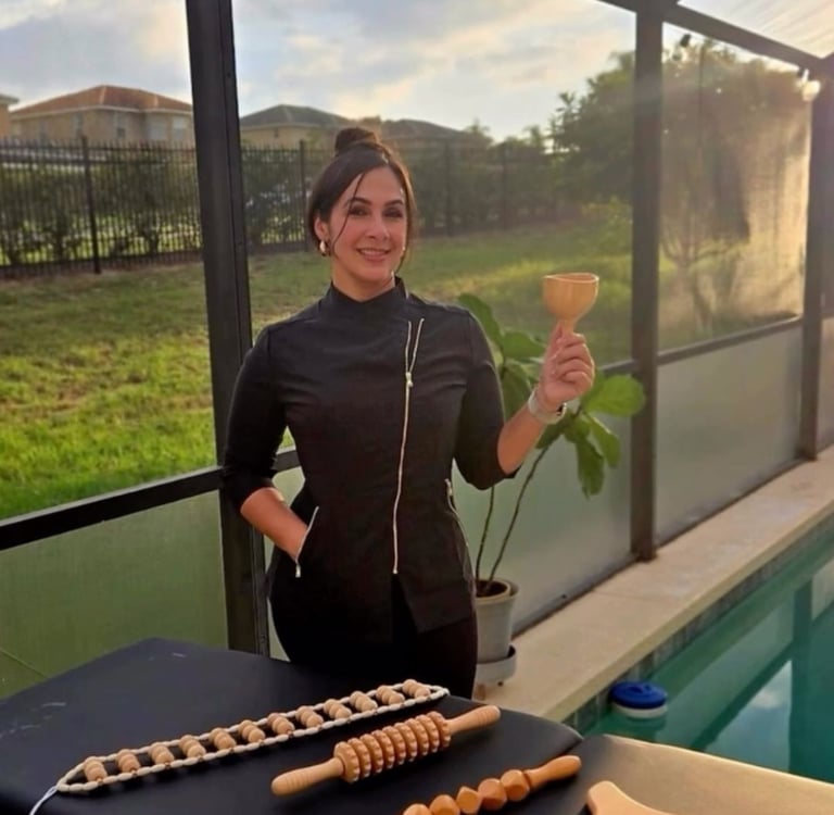 Sesión de cuidado postoperatorio y drenaje linfático realizada a domicilio por profesional certificado.