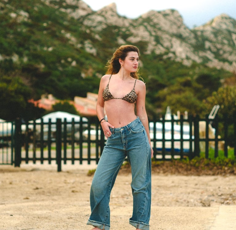 Photo Editorial, by the best photographer, in south of france Marseille Photos mode bikini top 
