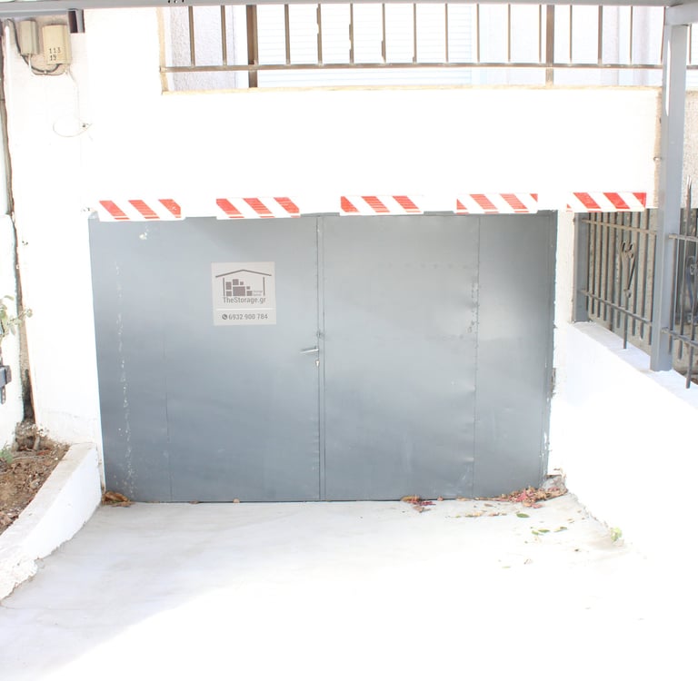 The central door of the sotrage unit