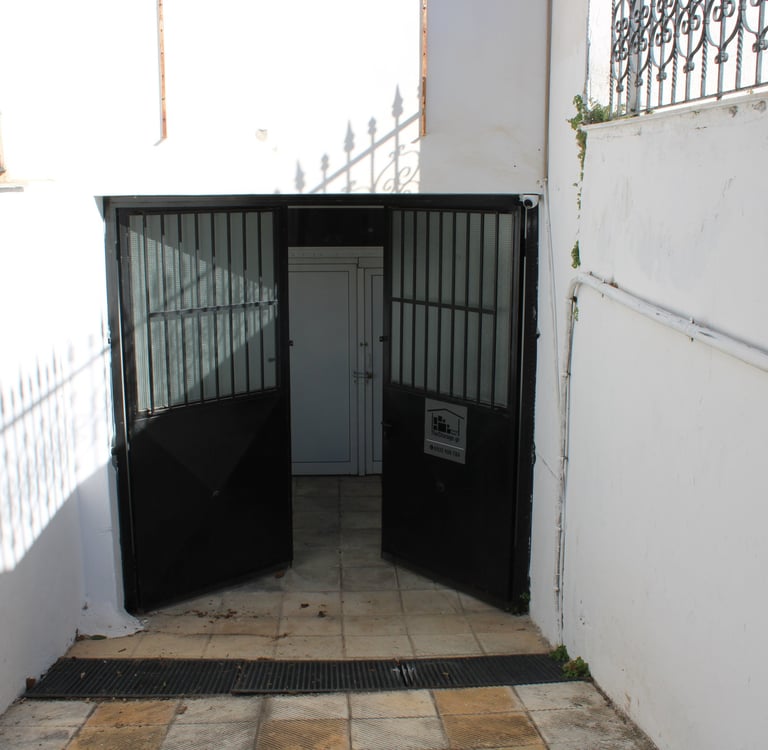 Central Storage Entrance Sokratous 8