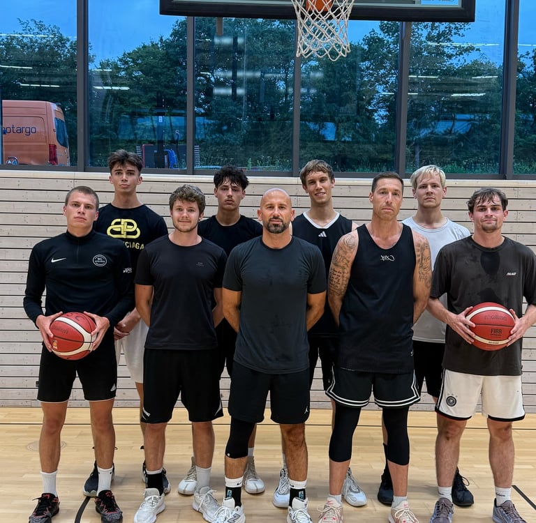 alt="Malik Bredehoeft, Alexander Rüeck, Arne Grobrügge, Nikola Petovic, Daniel Zeko, Joscha Knapp"