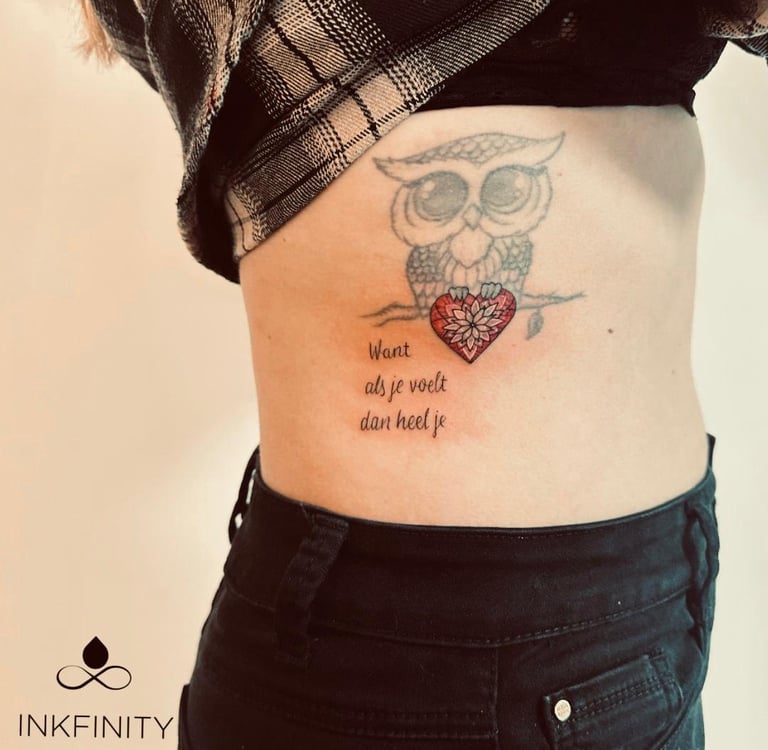 Tattoo met quote over voelen, toont hoe belangrijk dit is om te helen