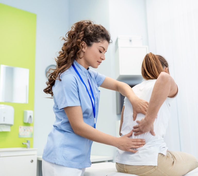 Fisioterapia para lesiones por malas posturas laborales
