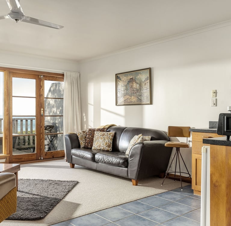 The Studio self-contained Kaikoura accommodation with ocean and mountain views