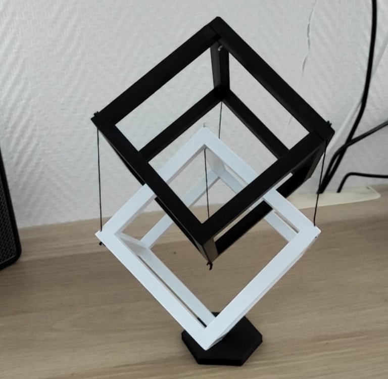 Cube montrant la tenségrité