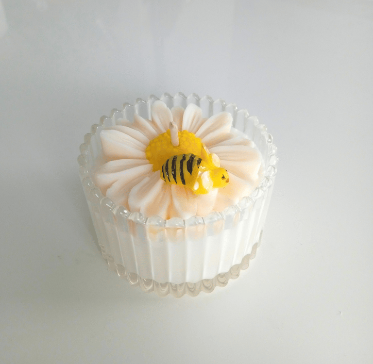 Vanilla essential oil candle