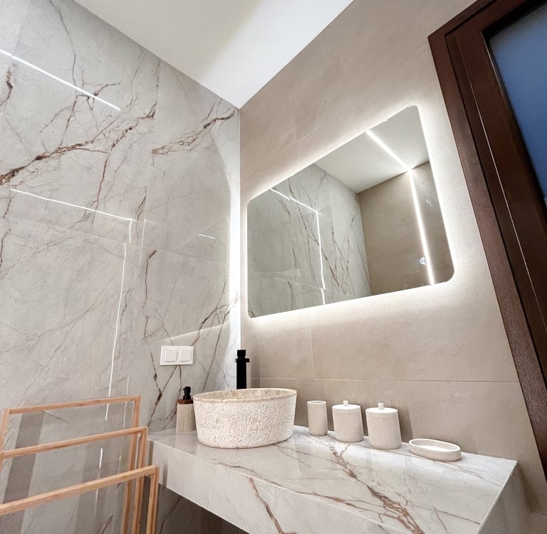 Mirror with perimeter led strip lights