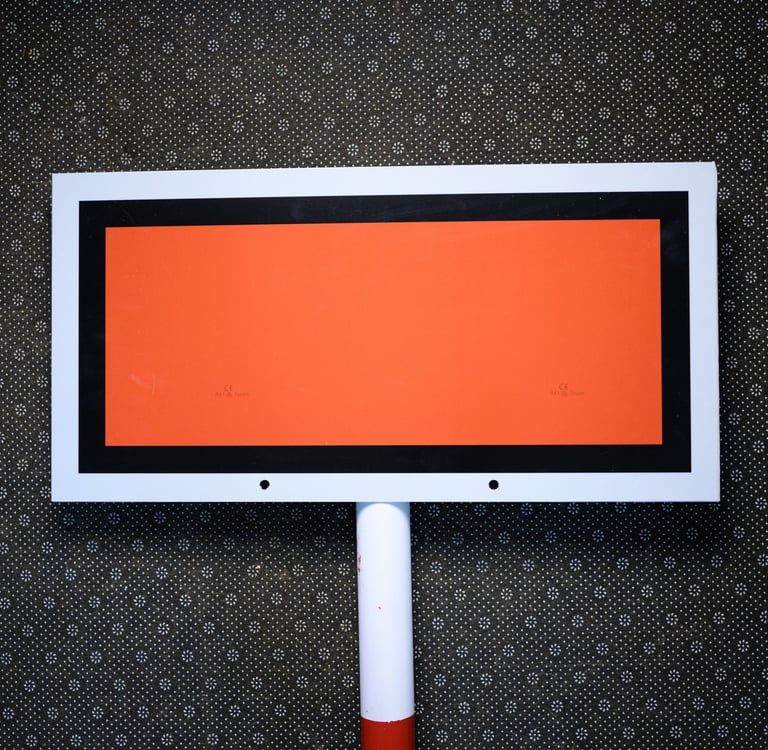 Raudonas stačiakampis skydas