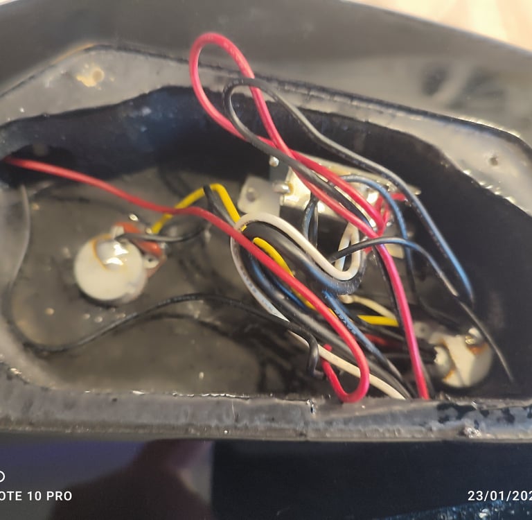 Réparation, amélioration, modification de l'electronique de guitare ou basse
