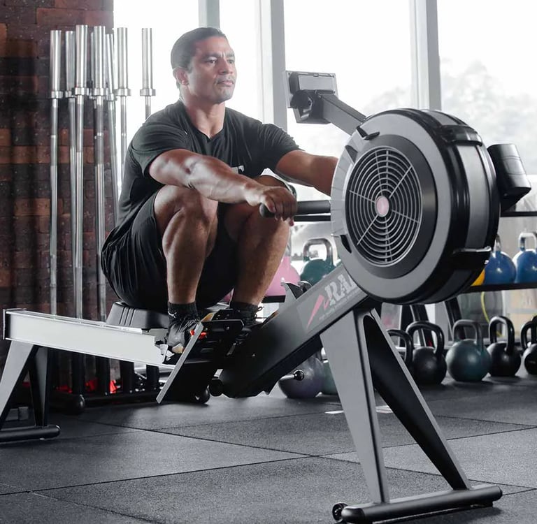 Treino de Simulador de Remo para Perda de Peso: O Que É, Para Que Serve, Benefícios e Como Emagrecer