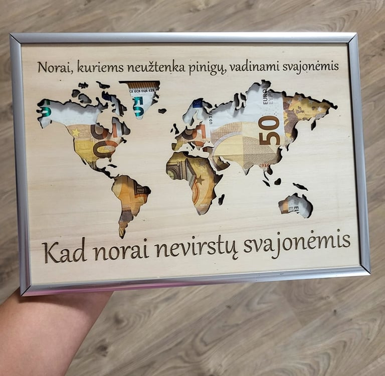 Remelis su zemelapiu pinigams sudeti ir isgraviruotu tekstu