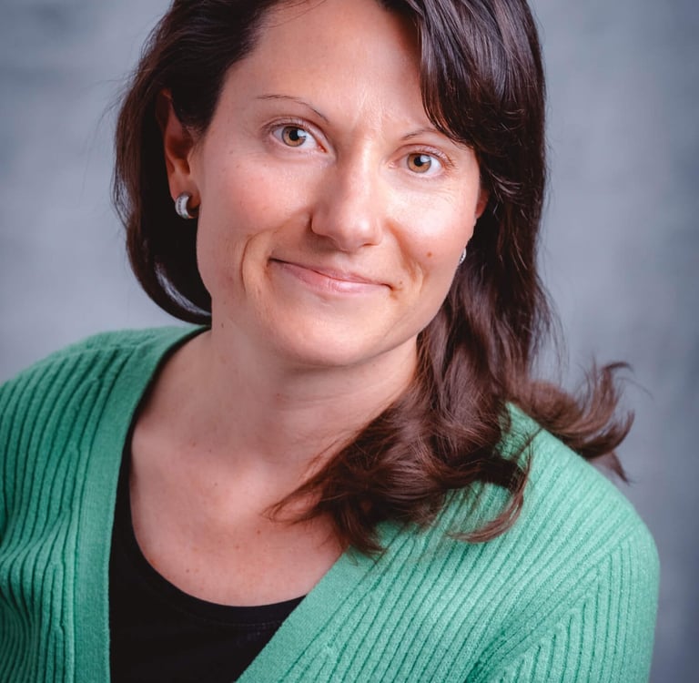  „Physiotherapeutin Christiane Singer lächelnd“