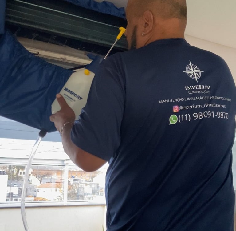 Serviço de limpeza e higienização de ar-condicionado em São Paulo realizado pela Imperium