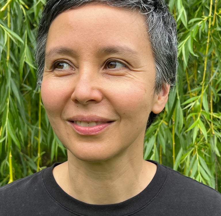 Bee Pallomina, Expressive Arts Therapist and Registered Psychotherapist in Toronto