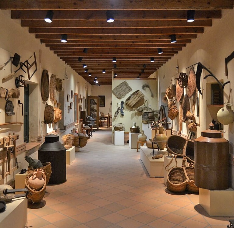 Room dedicated to ethnography in the San Javier Museum. Photo by Joanbanjo.