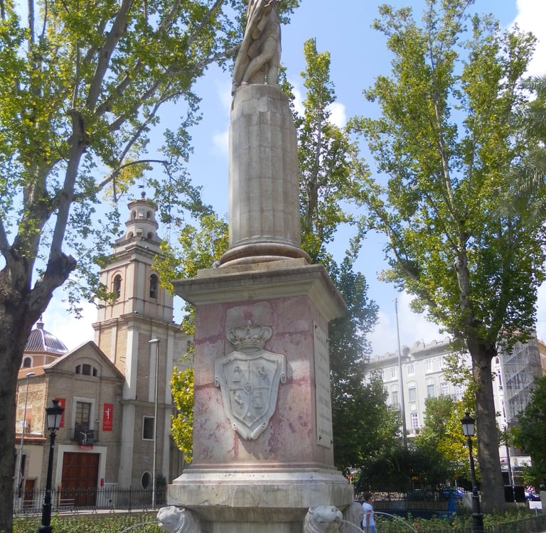 Statue dedicated to the Count of Floridablanca in the garden that bears his name in Murcia. Photo by
